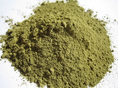 color of natural henna powder when not mixed with anything